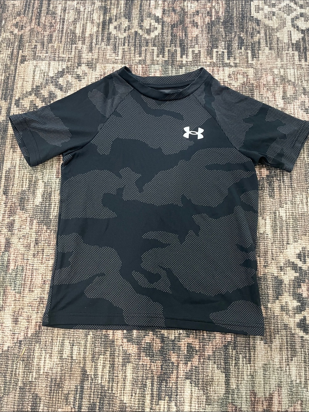 Boys XS Under Armour Black Camo Performance Tee